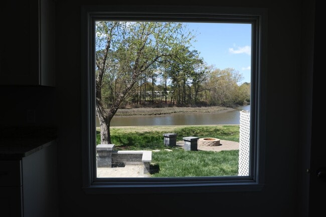 Building Photo - Fabulous neighborhood 4 BR home right on Elizabeth Lake