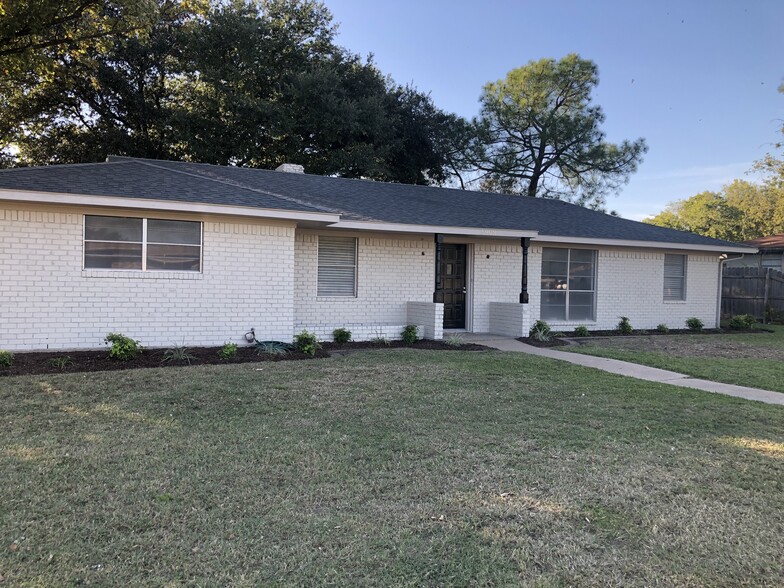Building Photo - 5908 Stonewall St