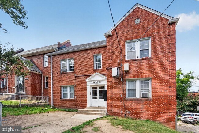 Building Photo - 4840 New Hampshire Ave NW