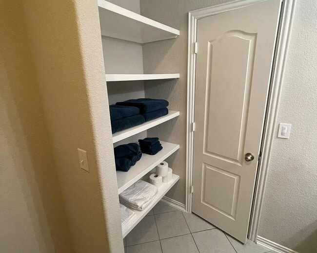 Building Photo - 1001 Coconut Cove