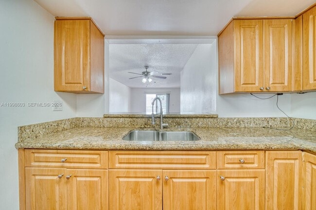 Building Photo - 840 SW 105th Ave