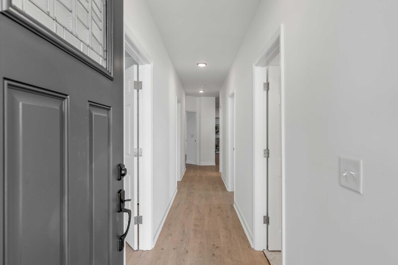 Building Photo - 207 W Poplar St