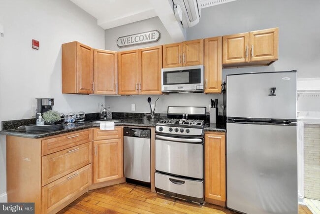 Building Photo - 2134 Locust St