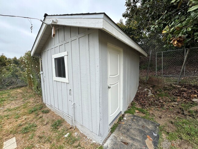 Building Photo - Quiet Fillmore Living