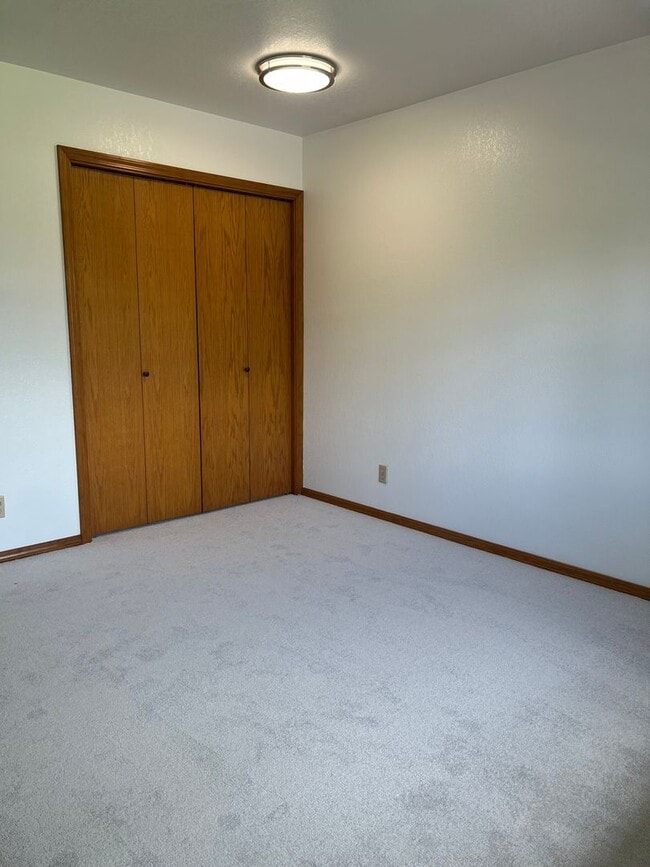 Building Photo - 3 bedroom 2.5 bathroom Home in Lake Steven...