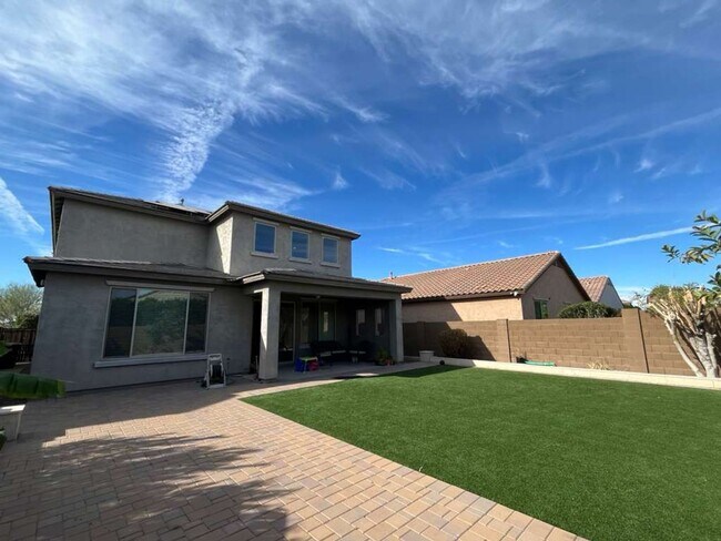 Building Photo - Gorgeous 4 Bed 3.5 Bath Peoria home with EV charging