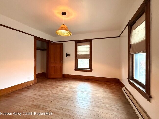 Building Photo - 5 Clum Hill Rd