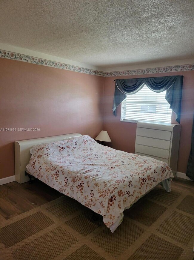 Building Photo - 2031 Dewey St