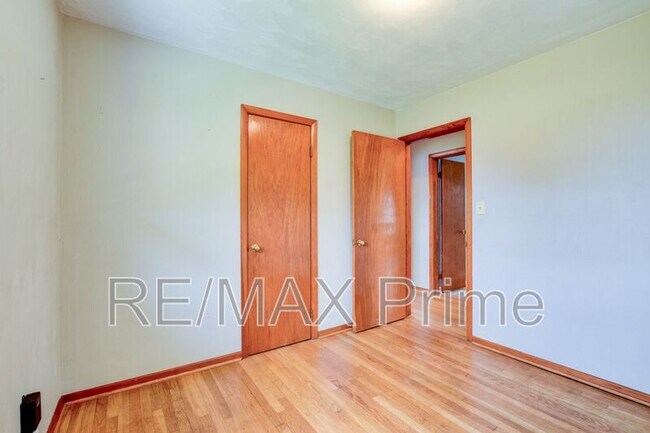 Building Photo - 609 Birch Dr