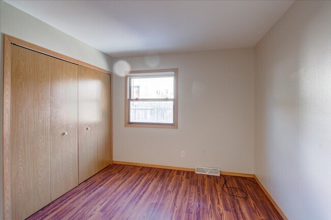 Building Photo - 1309-1311 Prairie Rd