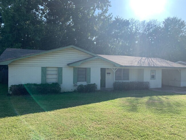 Building Photo - Coming Soon: 4 Bedroom 2 Bath home in Tyler!