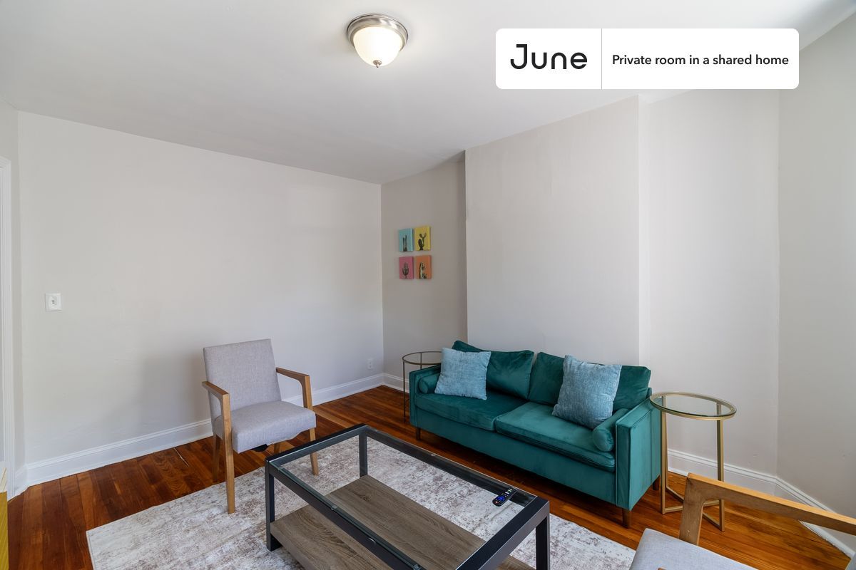 Building Photo - Private bedroom in 4 bed/1 bath Home