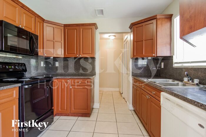 Building Photo - 2921 N 74th Way