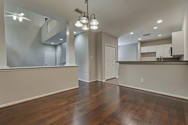 Building Photo - 83 Woodlily Pl