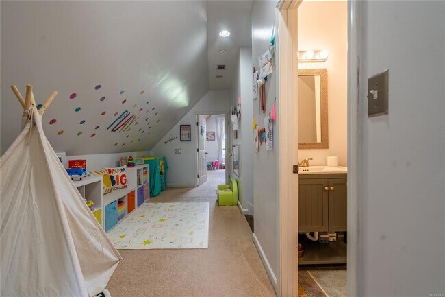 Building Photo - 48 Bright Spot St