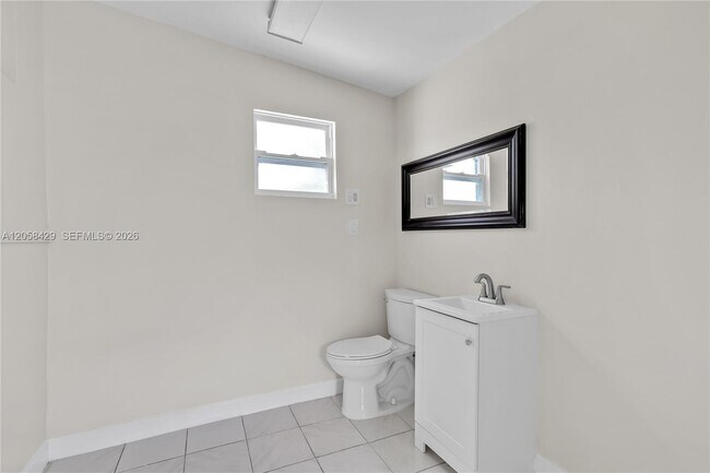 Building Photo - 2309 SW 62nd Ave