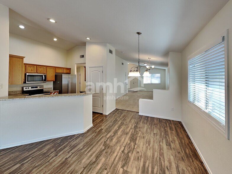 Building Photo - 7856 S Splinter Way