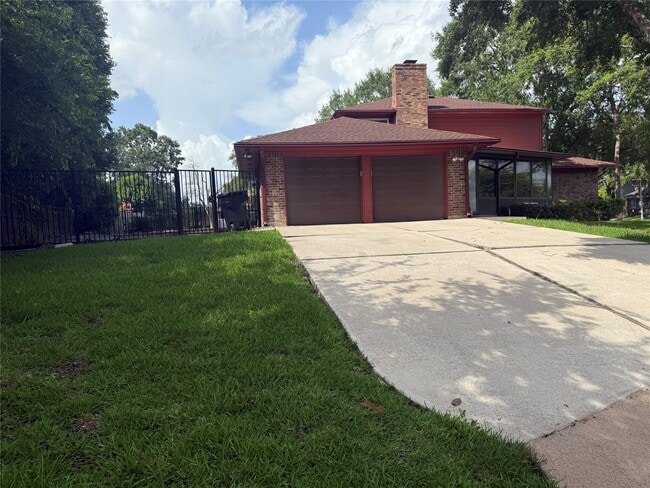 Building Photo - 3232 Parkwood Dr