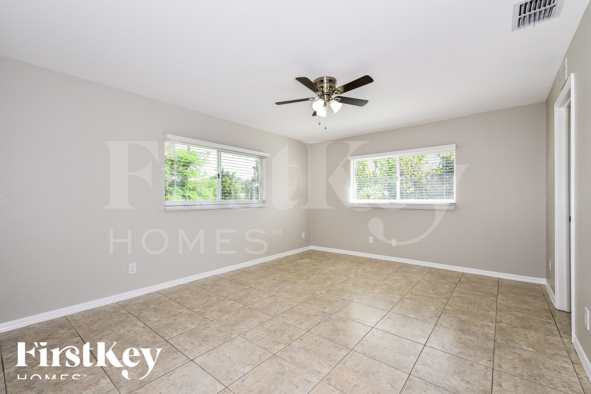 Building Photo - 817 NE 9th St