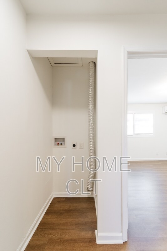 Building Photo - 929 Cantwell St