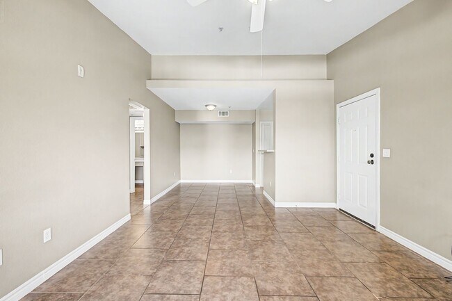 Building Photo - One bedroom condo with detached garage!