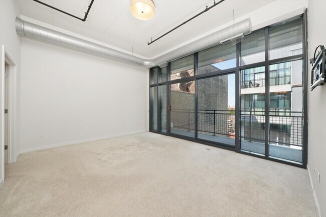 Building Photo - 1224 W Van Buren St