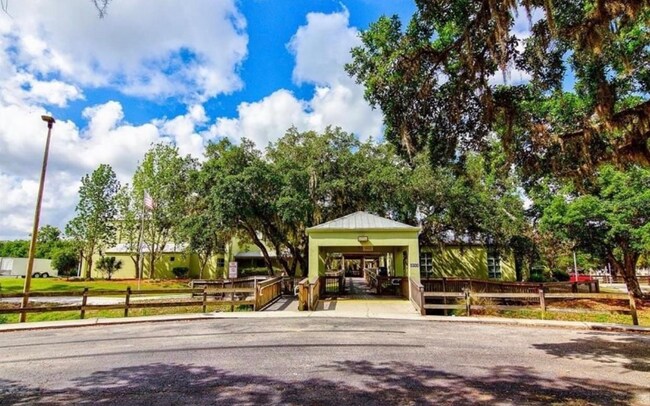 Building Photo - 2462 Briar Oak Cir