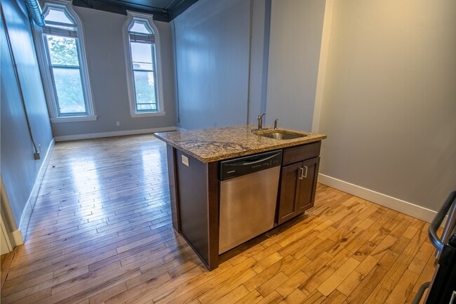 Building Photo - 139 Pearl St NW