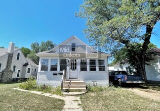 Building Photo - 315 S Minnesota St