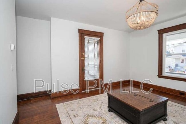 Building Photo - 2730 Dakota Ave