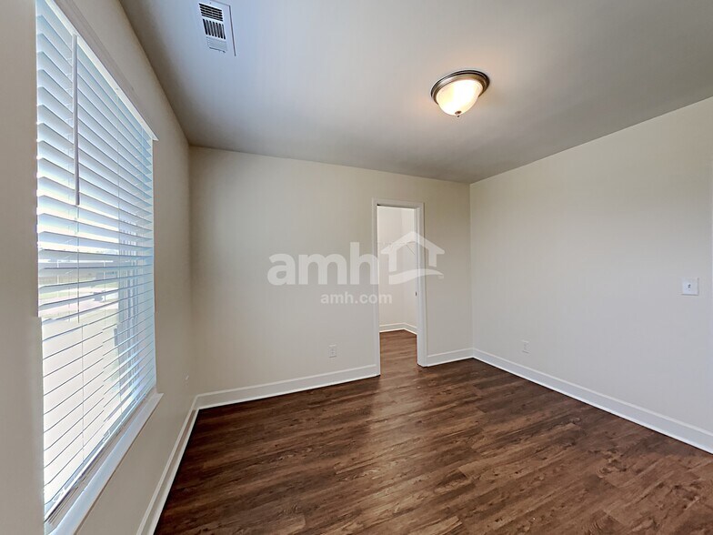 Building Photo - 701 Drema Ct