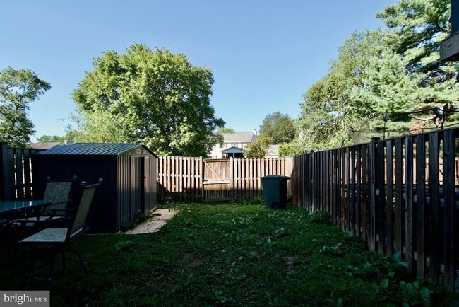 Building Photo - 9885 Burke Pond Ct