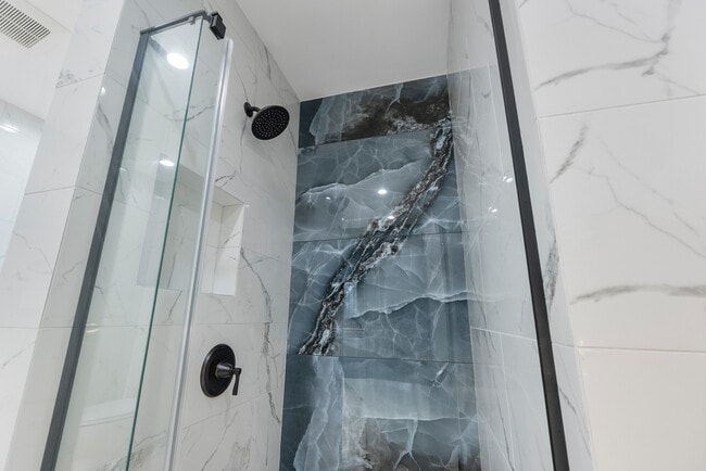 Building Photo - 1429 Ellsmere Ave