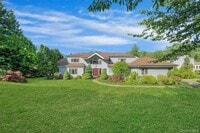 Building Photo - 2 Meadowwood Ln