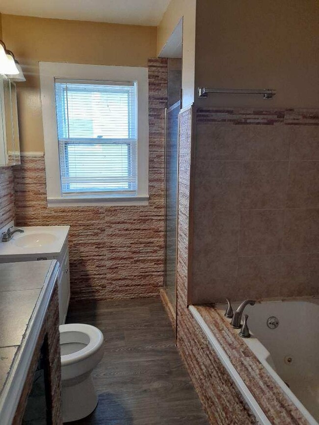 Building Photo - 1814 E 68th St