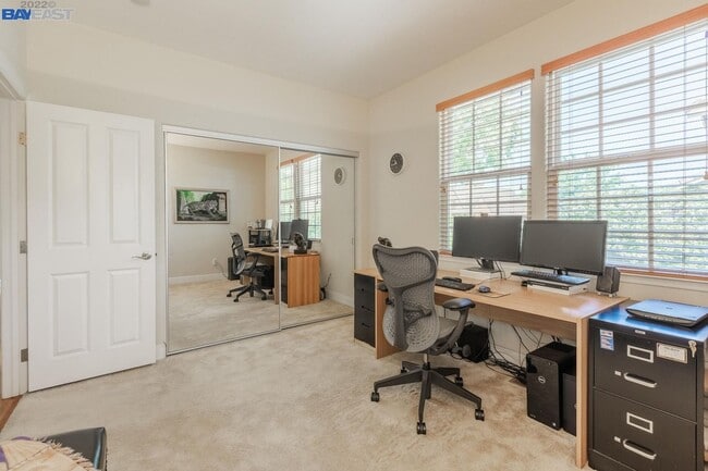 Building Photo - Live Exceptionally in This Peaceful Willow Glen Executive Home; 4 bed/ 4.5 bath