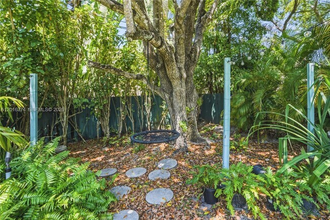 Building Photo - 7830 SW 53rd Pl