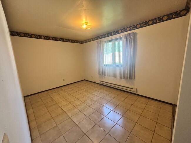 Building Photo - 1728 La Cres St