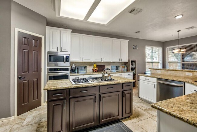 Building Photo - 301 Oak Creek Ln