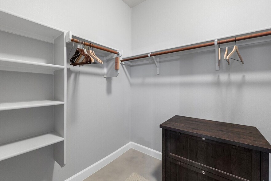 Building Photo - 9520 China Rose Dr