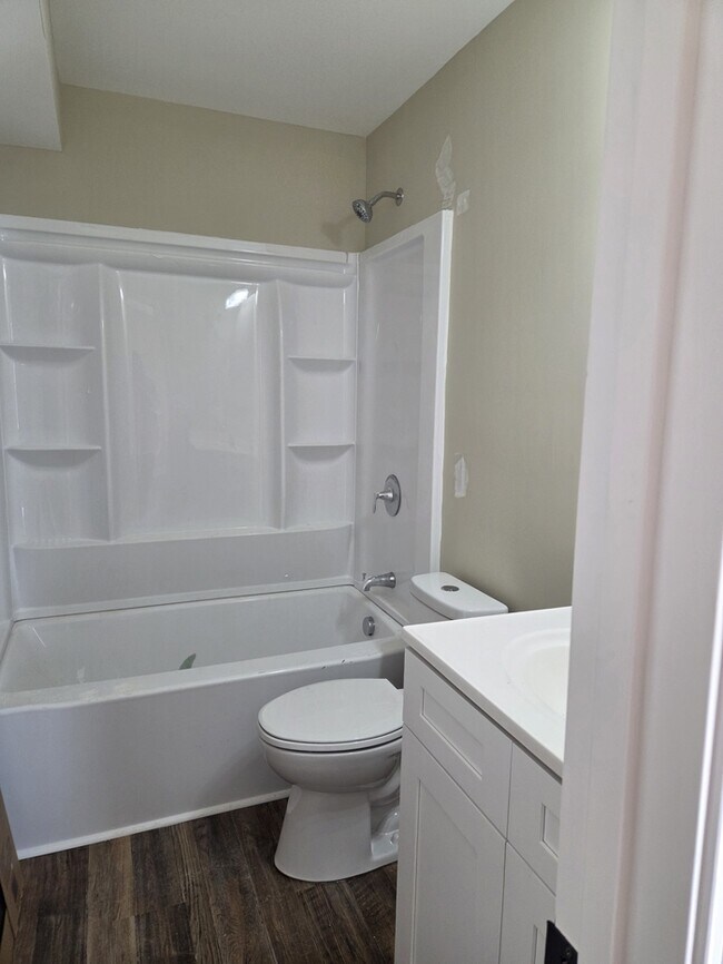 Building Photo - 210 W Washington Exd