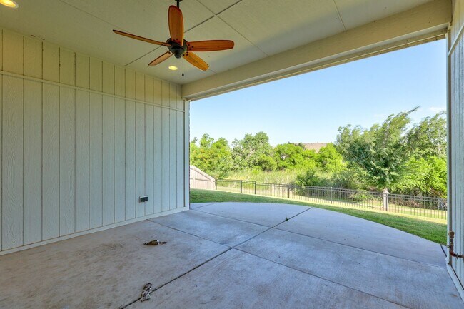 Building Photo - Desirable Home In Valencia Park!