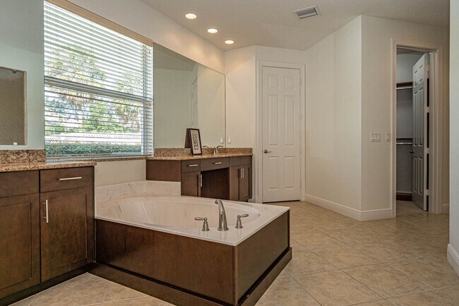 Building Photo - 4229 Diamond Square
