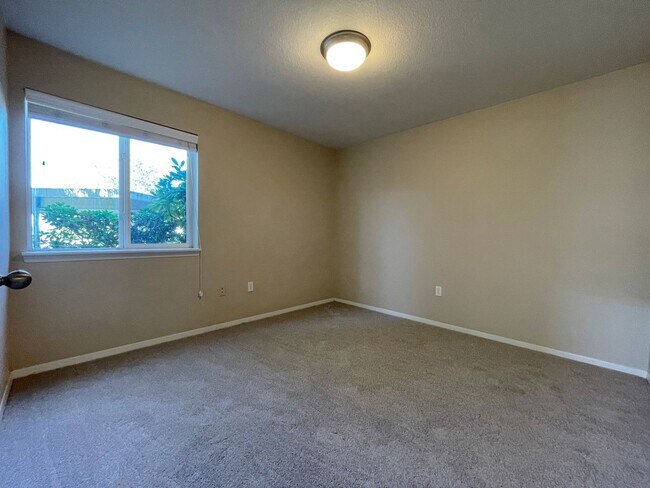 Building Photo - Fantastic Main Level Condo w/Garage, Patio...