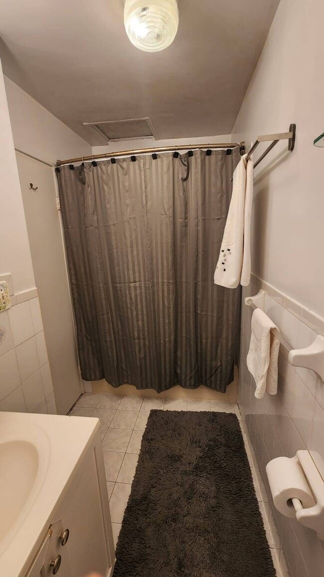 Building Photo - 1870 E 12th St