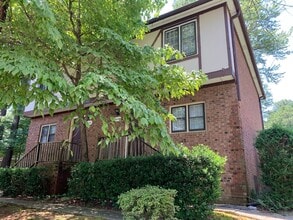 Building Photo - FREE RENT MARCH 2026-2 brm 2 bath Duplex, washer/dryer hook up, NEW COUNTERTOPS.  Pets negotiable