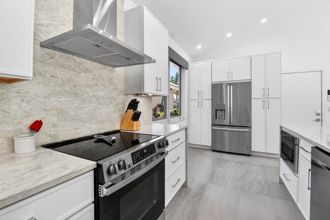 Building Photo - 5063 Ventura Dr