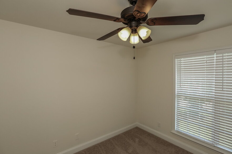 Building Photo - 2557 Paddle Pl NW