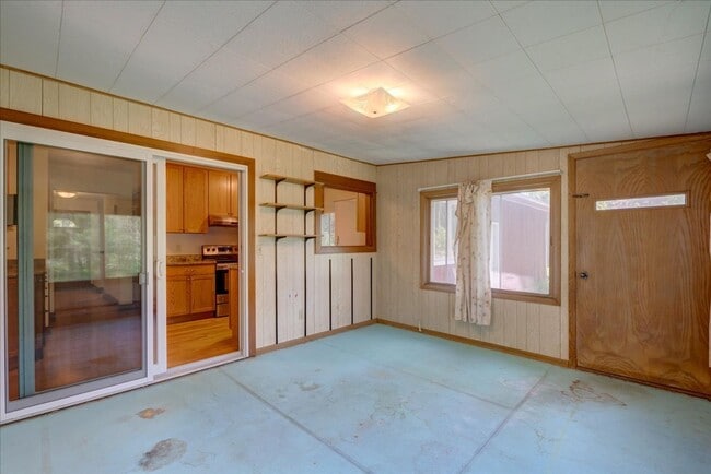 Building Photo - Move in Ready Hill Farms Ranch!