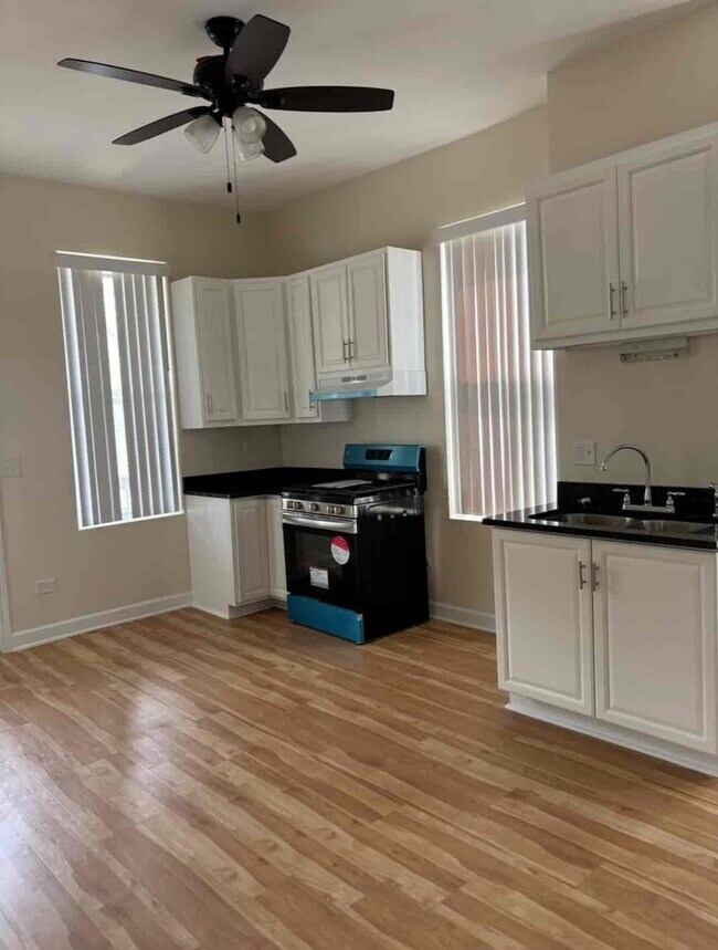 Building Photo - 803 S Karlov Ave